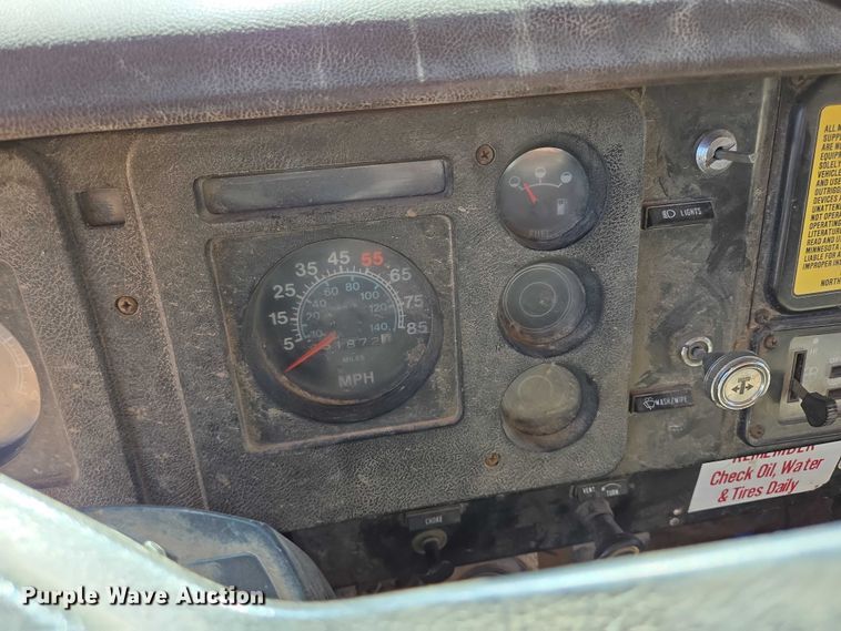 image for item DY1245 1984 International 1724 dump truck