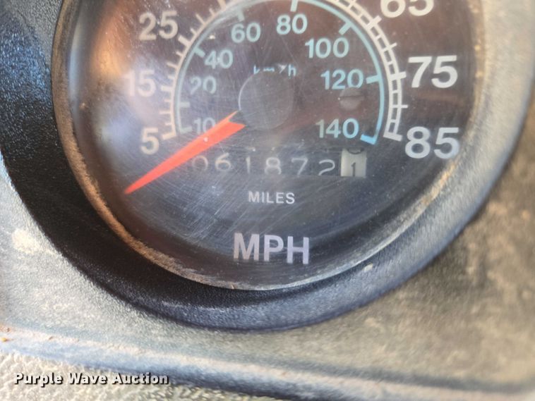 image for item DY1245 1984 International 1724 dump truck