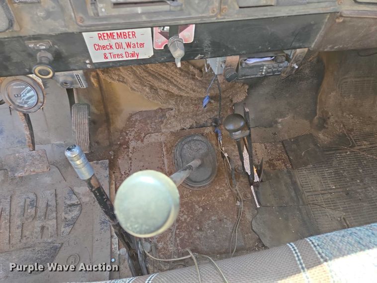 image for item DY1245 1984 International 1724 dump truck