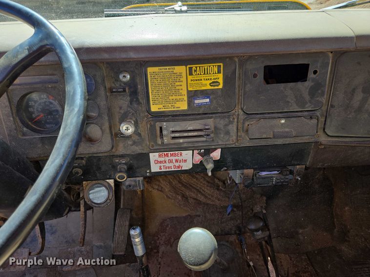 image for item DY1245 1984 International 1724 dump truck