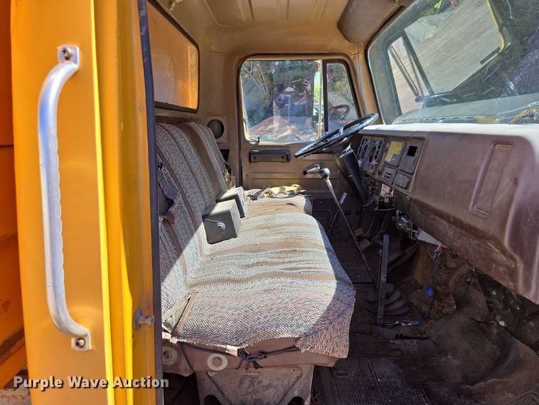 image for item DY1245 1984 International 1724 dump truck
