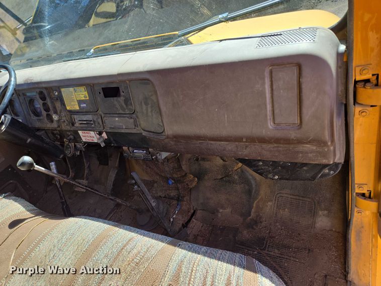 image for item DY1245 1984 International 1724 dump truck