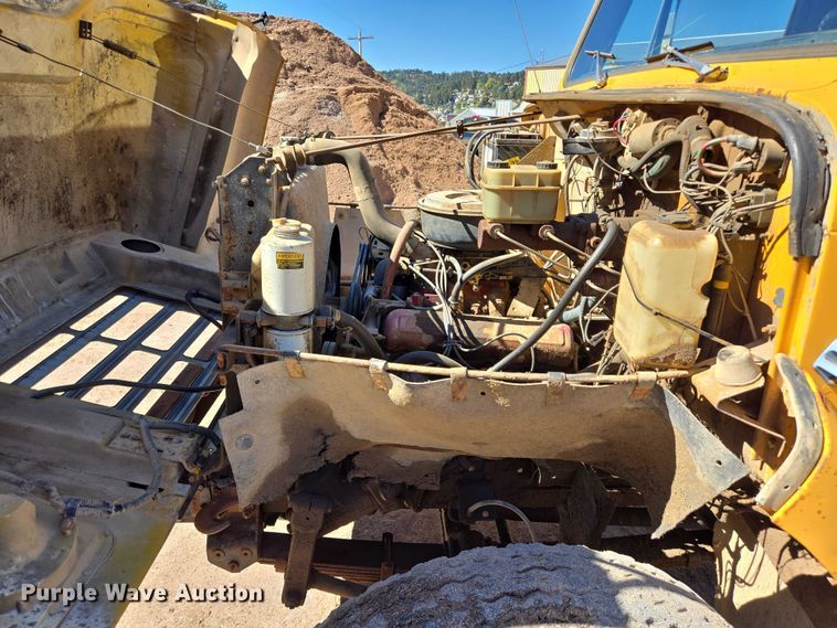 image for item DY1245 1984 International 1724 dump truck