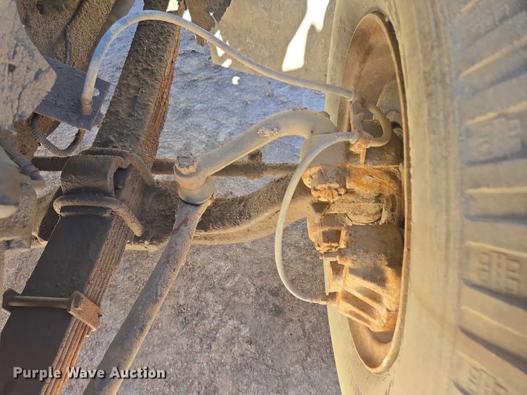 image for item DY1245 1984 International 1724 dump truck