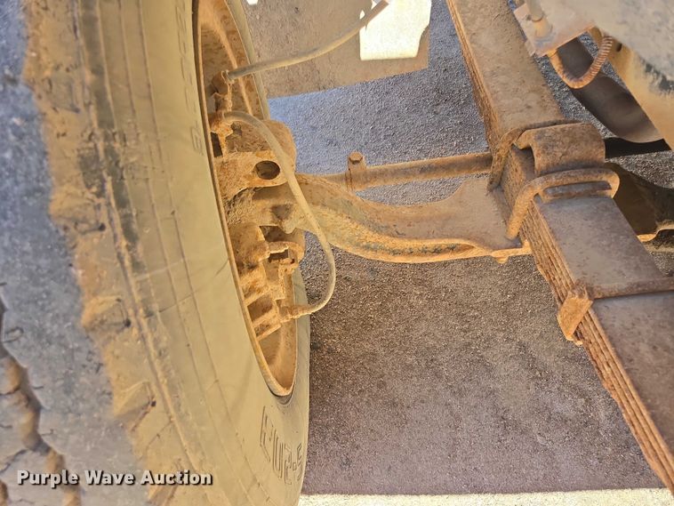 image for item DY1245 1984 International 1724 dump truck