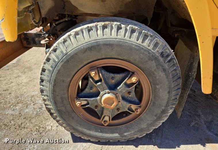 image for item DY1245 1984 International 1724 dump truck