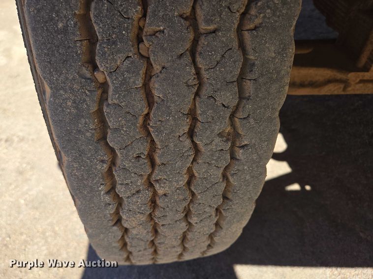 image for item DY1245 1984 International 1724 dump truck