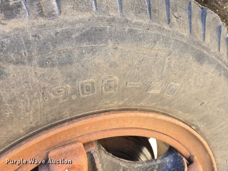 image for item DY1245 1984 International 1724 dump truck