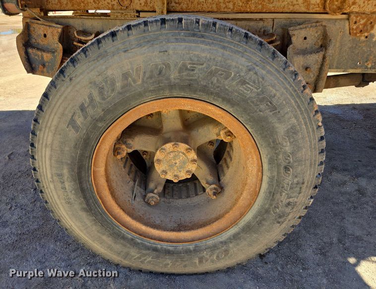 image for item DY1245 1984 International 1724 dump truck