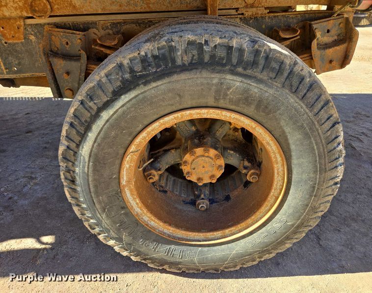 image for item DY1245 1984 International 1724 dump truck