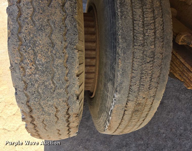 image for item DY1245 1984 International 1724 dump truck