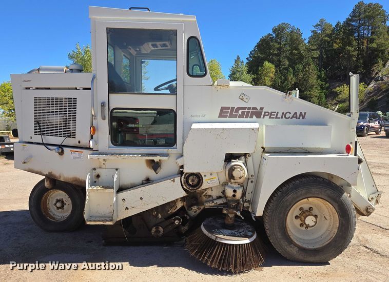 image for item DY1246 1996 Elgin Pelican Series S street sweeper truck