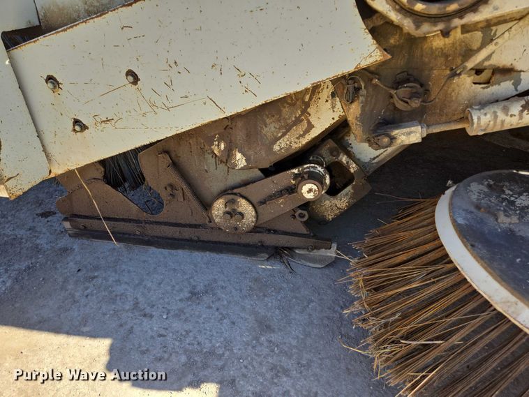 image for item DY1246 1996 Elgin Pelican Series S street sweeper truck