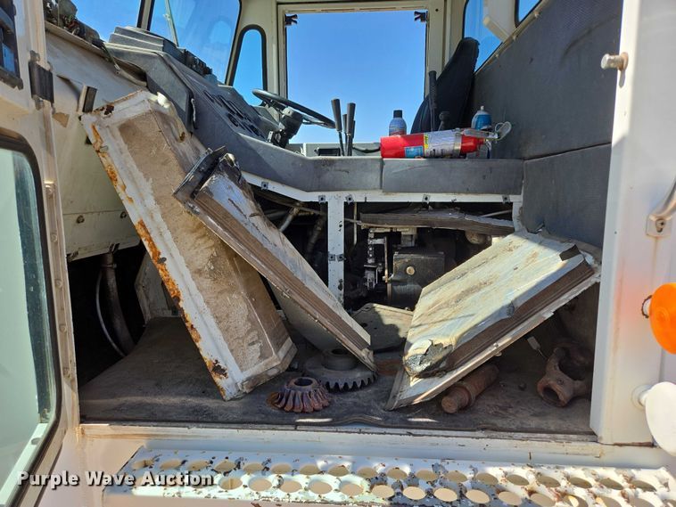 image for item DY1246 1996 Elgin Pelican Series S street sweeper truck