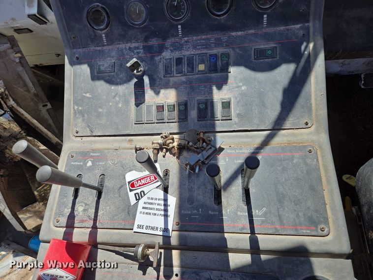 image for item DY1246 1996 Elgin Pelican Series S street sweeper truck