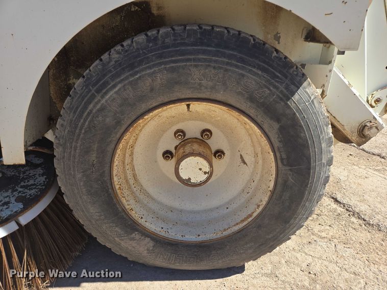 image for item DY1246 1996 Elgin Pelican Series S street sweeper truck