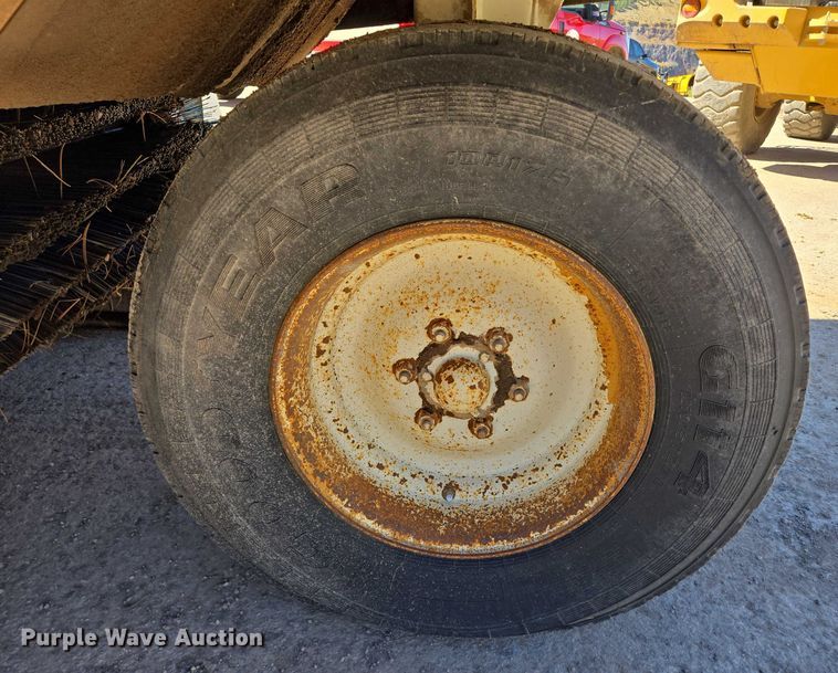 image for item DY1246 1996 Elgin Pelican Series S street sweeper truck