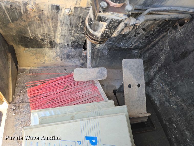 image for item DY1247 1990 Elgin Premier Pelican street sweeper truck