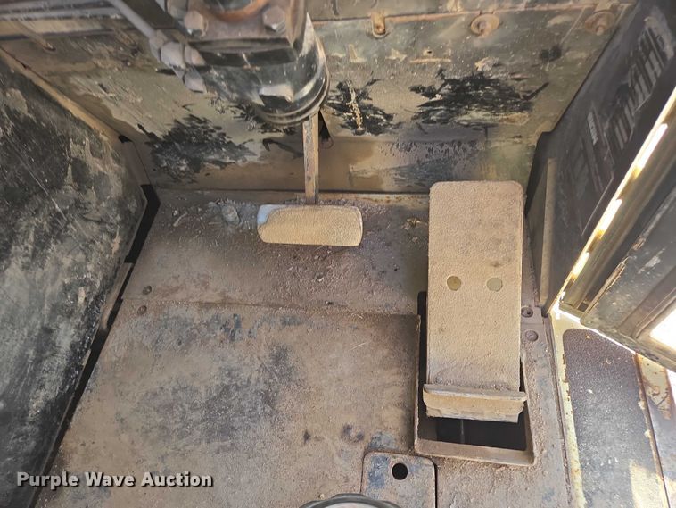 image for item DY1247 1990 Elgin Premier Pelican street sweeper truck