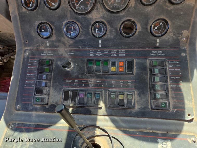 image for item DY1247 1990 Elgin Premier Pelican street sweeper truck