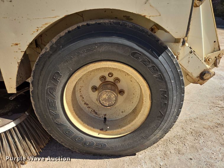 image for item DY1247 1990 Elgin Premier Pelican street sweeper truck