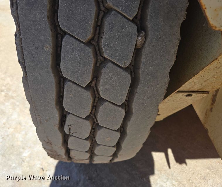 image for item DY1247 1990 Elgin Premier Pelican street sweeper truck