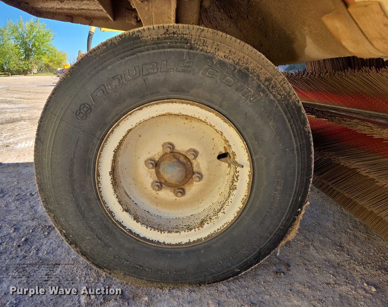 image for item DY1247 1990 Elgin Premier Pelican street sweeper truck