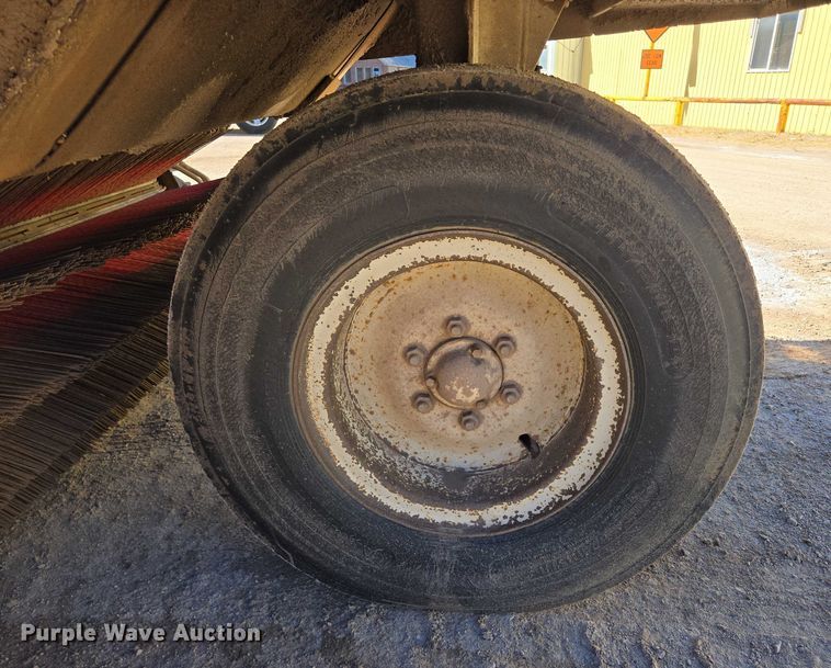 image for item DY1247 1990 Elgin Premier Pelican street sweeper truck