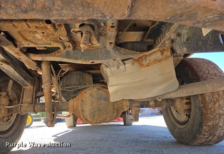 image for item DY1249 2009 Ford F350 Super Duty XL flatbed pickup truck