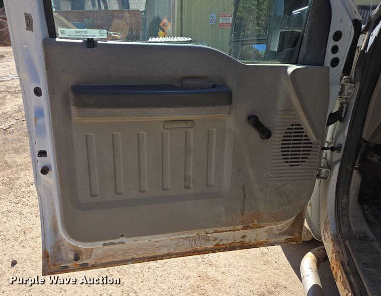 image for item DY1249 2009 Ford F350 Super Duty XL flatbed pickup truck