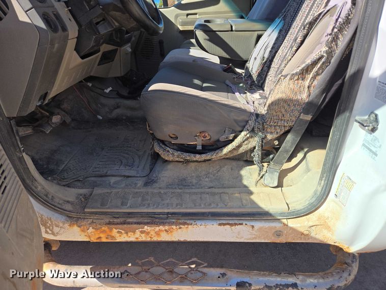 image for item DY1249 2009 Ford F350 Super Duty XL flatbed pickup truck