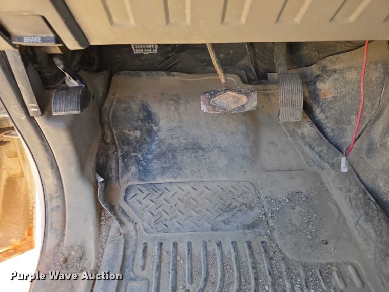 image for item DY1249 2009 Ford F350 Super Duty XL flatbed pickup truck