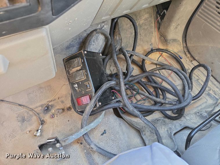 image for item DY1249 2009 Ford F350 Super Duty XL flatbed pickup truck