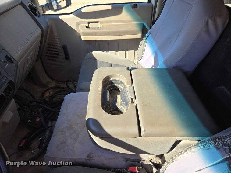 image for item DY1249 2009 Ford F350 Super Duty XL flatbed pickup truck