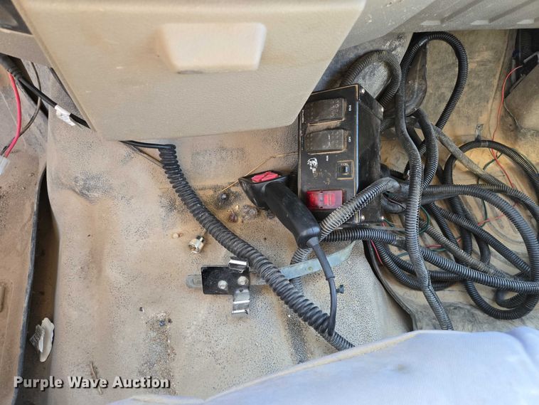 image for item DY1249 2009 Ford F350 Super Duty XL flatbed pickup truck