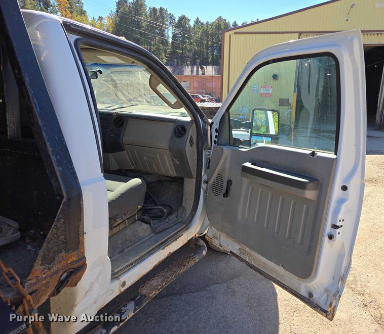 image for item DY1249 2009 Ford F350 Super Duty XL flatbed pickup truck