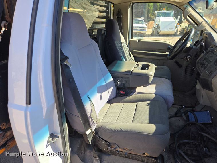 image for item DY1249 2009 Ford F350 Super Duty XL flatbed pickup truck