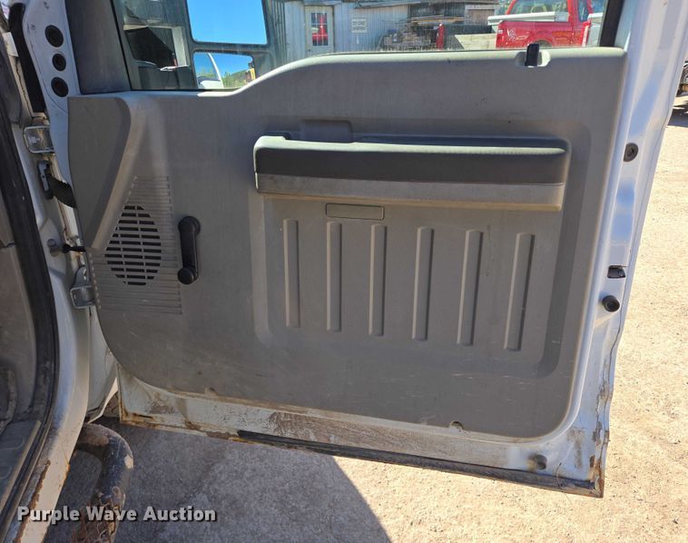 image for item DY1249 2009 Ford F350 Super Duty XL flatbed pickup truck