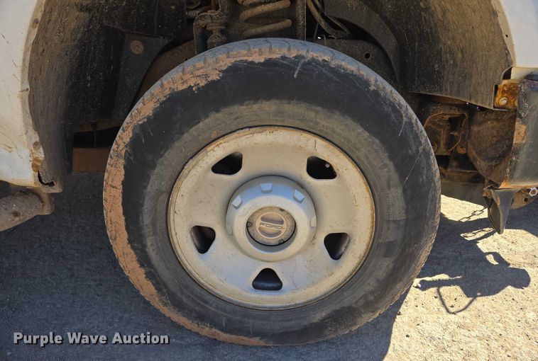 image for item DY1249 2009 Ford F350 Super Duty XL flatbed pickup truck