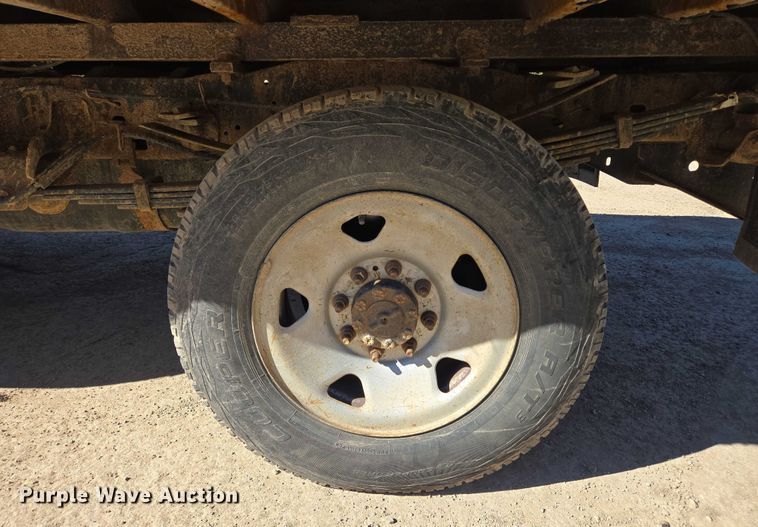 image for item DY1249 2009 Ford F350 Super Duty XL flatbed pickup truck