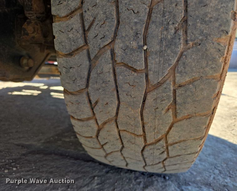 image for item DY1249 2009 Ford F350 Super Duty XL flatbed pickup truck