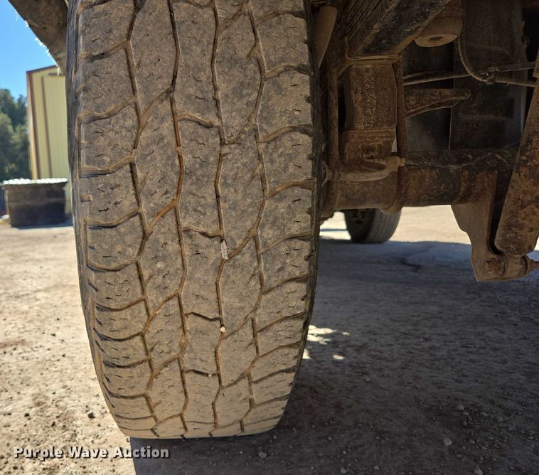 image for item DY1249 2009 Ford F350 Super Duty XL flatbed pickup truck