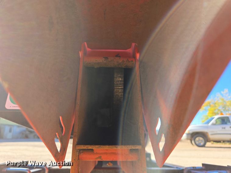 image for item DY1252 DR Chipper C18-CHP wood chipper