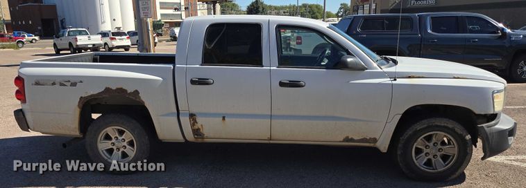 image for item DY1267 2008 Dodge Dakota Crew Cab pickup truck