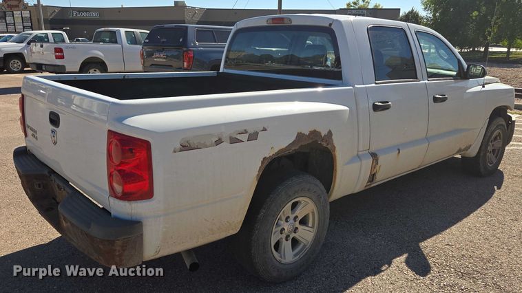 image for item DY1267 2008 Dodge Dakota Crew Cab pickup truck