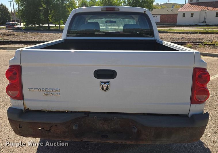 image for item DY1267 2008 Dodge Dakota Crew Cab pickup truck