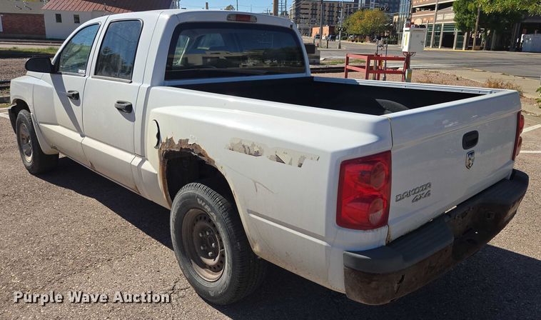 image for item DY1267 2008 Dodge Dakota Crew Cab pickup truck