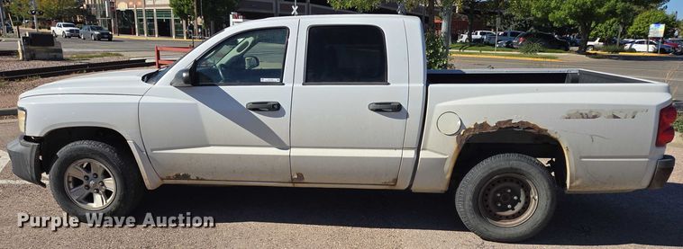 image for item DY1267 2008 Dodge Dakota Crew Cab pickup truck