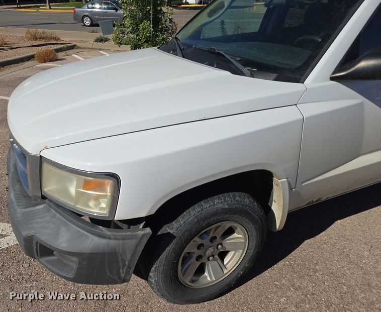 image for item DY1267 2008 Dodge Dakota Crew Cab pickup truck