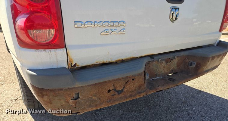 image for item DY1267 2008 Dodge Dakota Crew Cab pickup truck